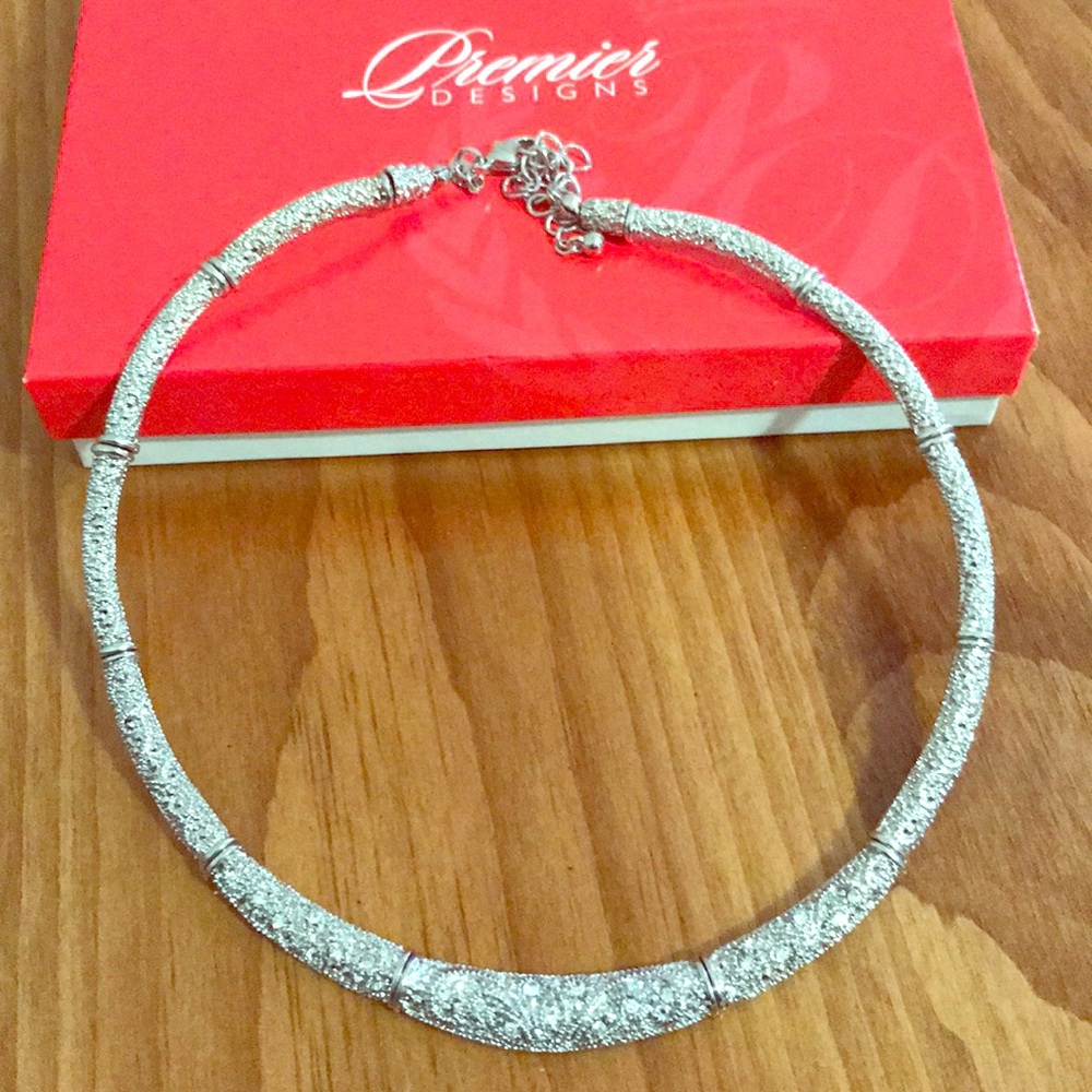 New Premier Designs Heirloom Necklace